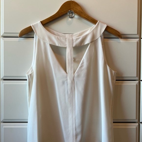 White BCBG sleeveless silk top in great condition. - Picture 5 of 5